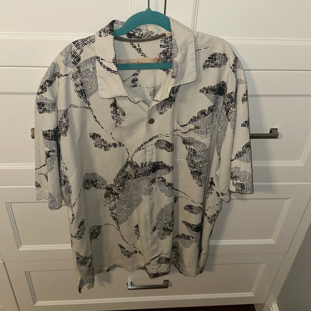 |VINTAGE| Tommy Bahama | Mens Shirt Size L | Ivory Blue Hawaiian Floral